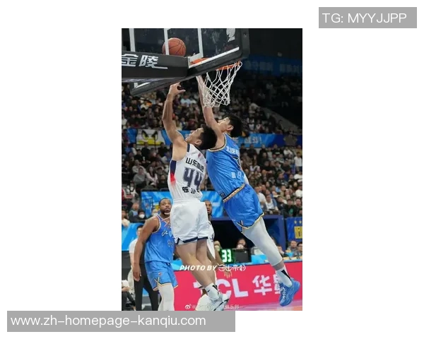 周琦在对阵马刺的比赛中展现出色表现引发球迷热议与期待